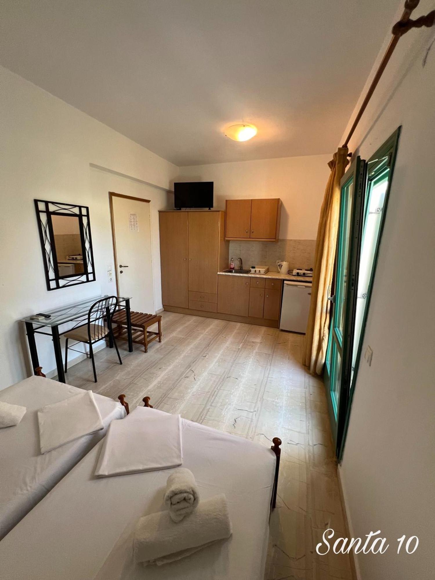 Santa Magia Hotel คามารี ภายนอก รูปภาพ