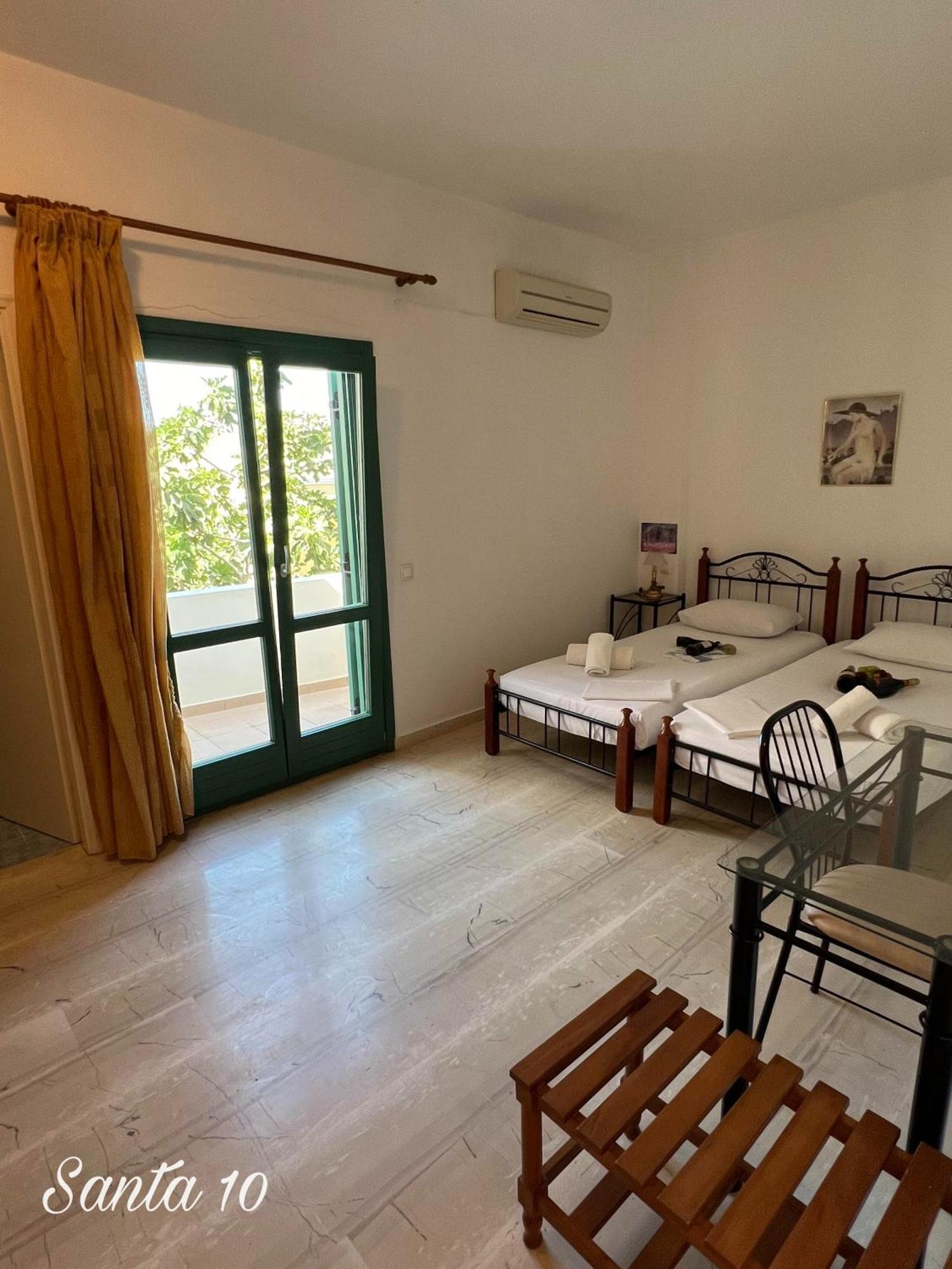 Santa Magia Hotel คามารี ภายนอก รูปภาพ