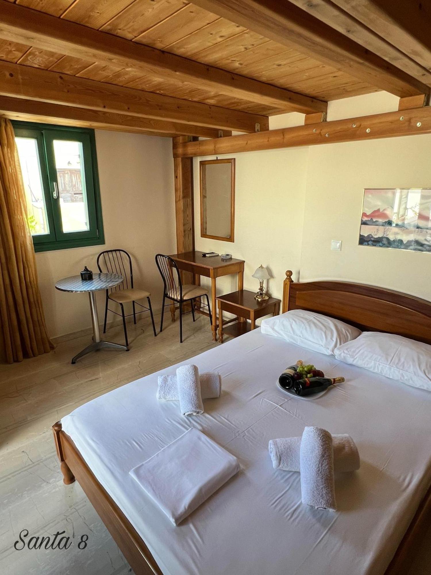 Santa Magia Hotel คามารี ภายนอก รูปภาพ
