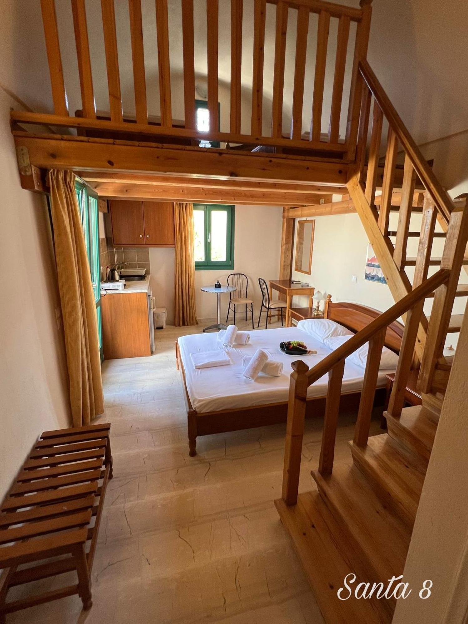 Santa Magia Hotel คามารี ภายนอก รูปภาพ